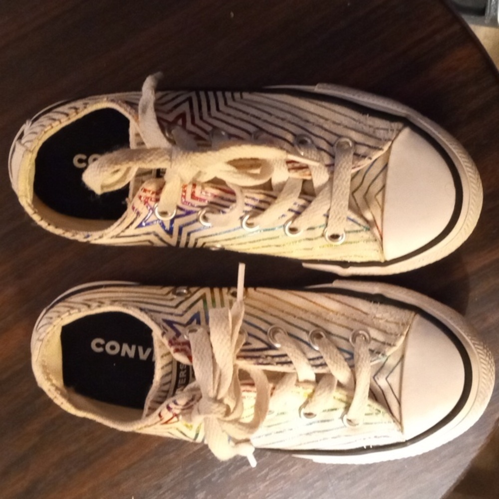 Converse kid’s tennis shoes with a star design size 12